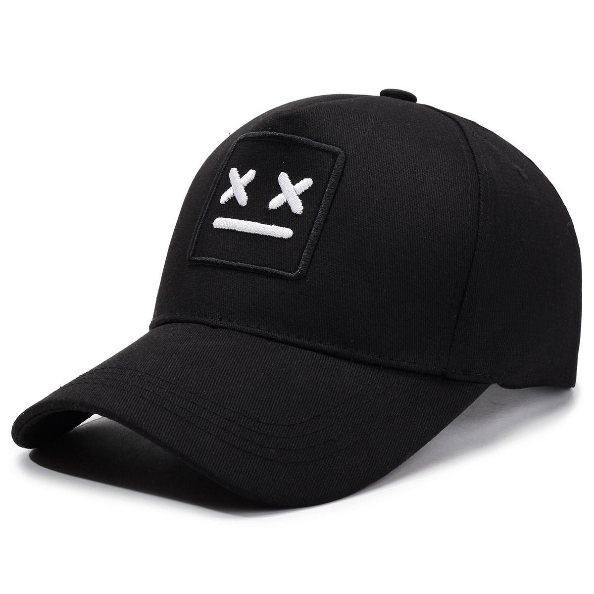 Casquette simple brodée avec coutures contrastées