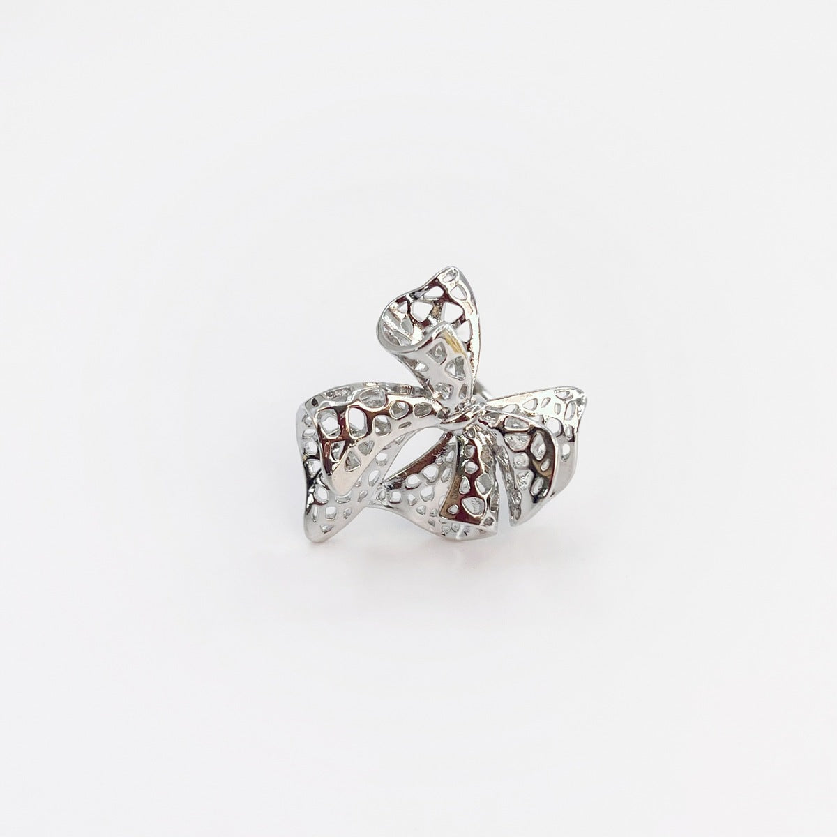 Anillo de cobre con lazo hueco de color sólido a la moda para mujer