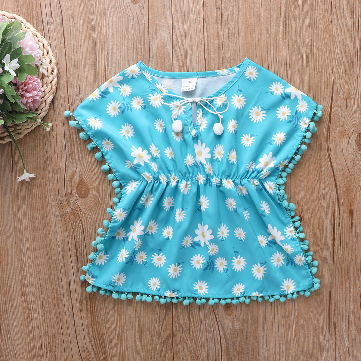 Blusa playera con borlas y pompones para niñas pequeñas