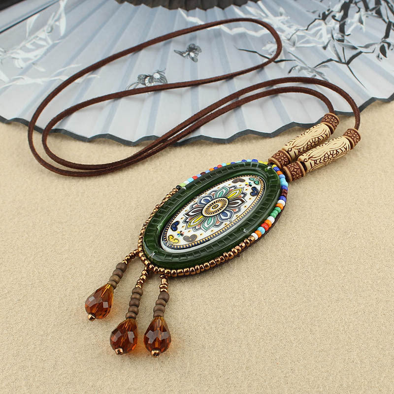 Collier pendentif à long pompon de style bohème