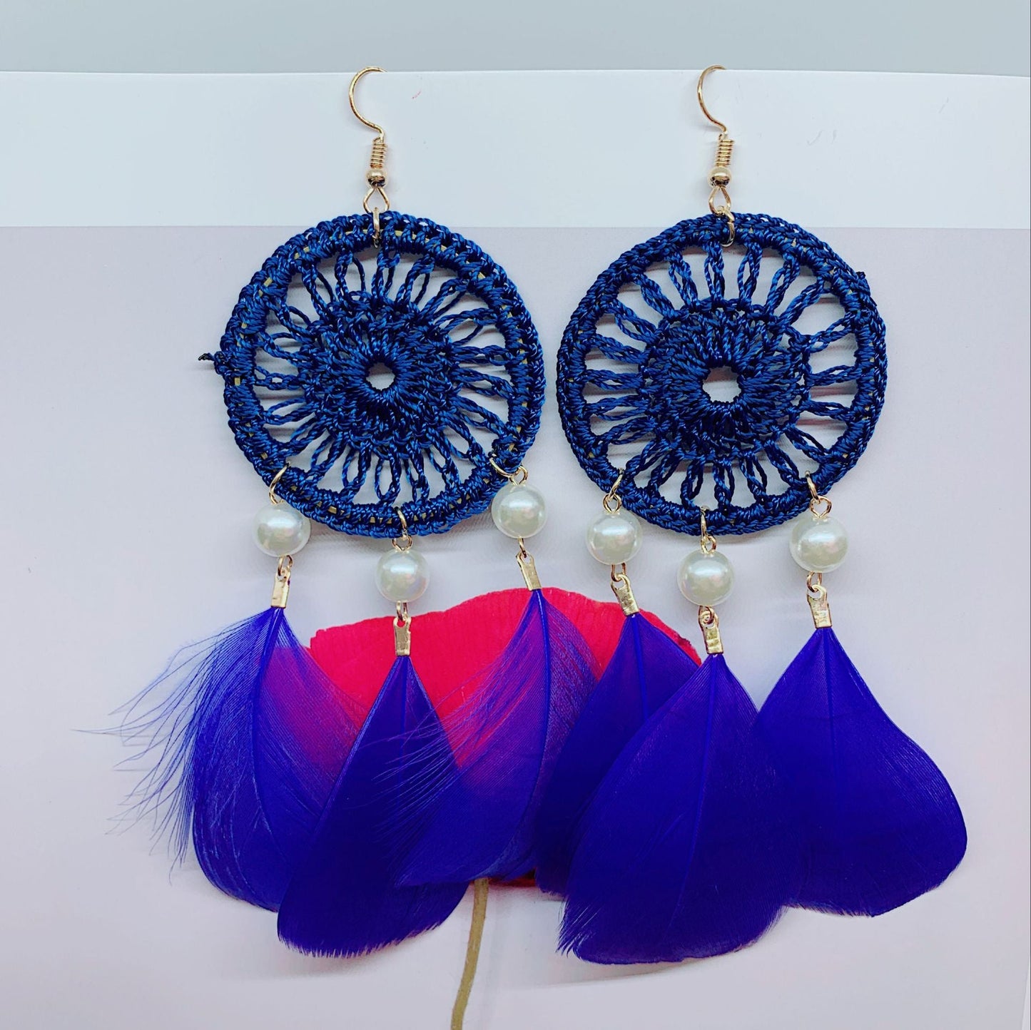 Pendientes colgantes trenzados con plumas huecas de Bohemia