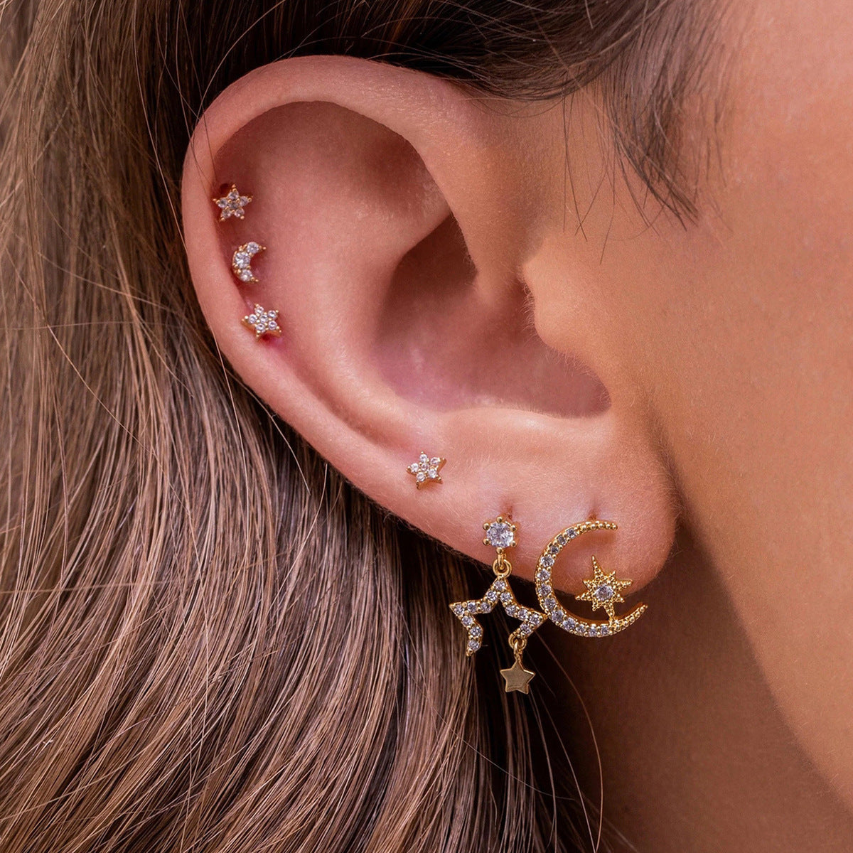 Conjunto de pendientes con borlas y cadena de luna y estrella de circonita para mujer