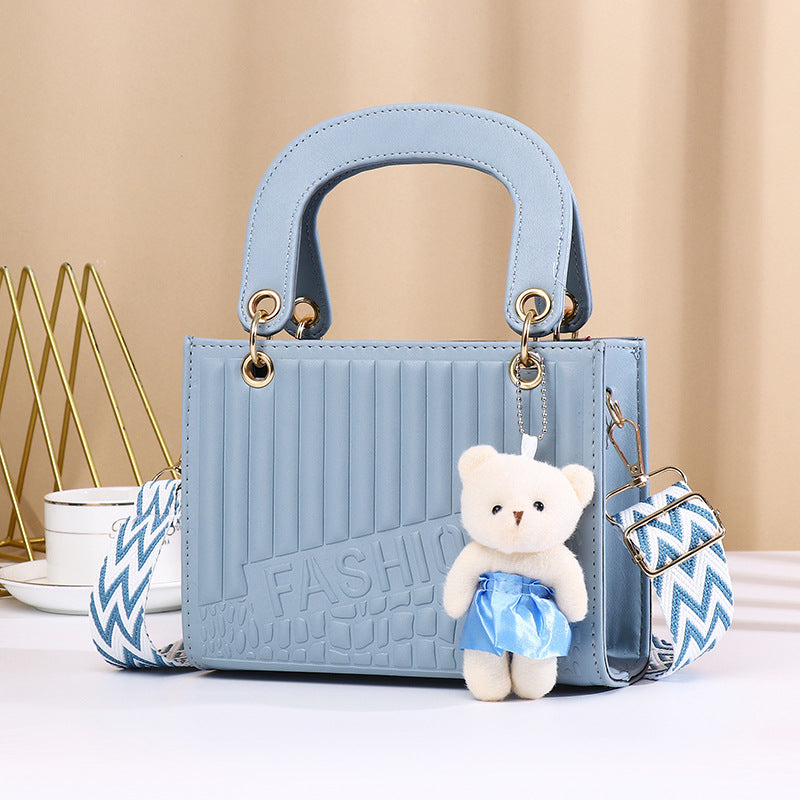 Sac à main décontracté à motif losange de couleur unie pour femme avec pendentif ours