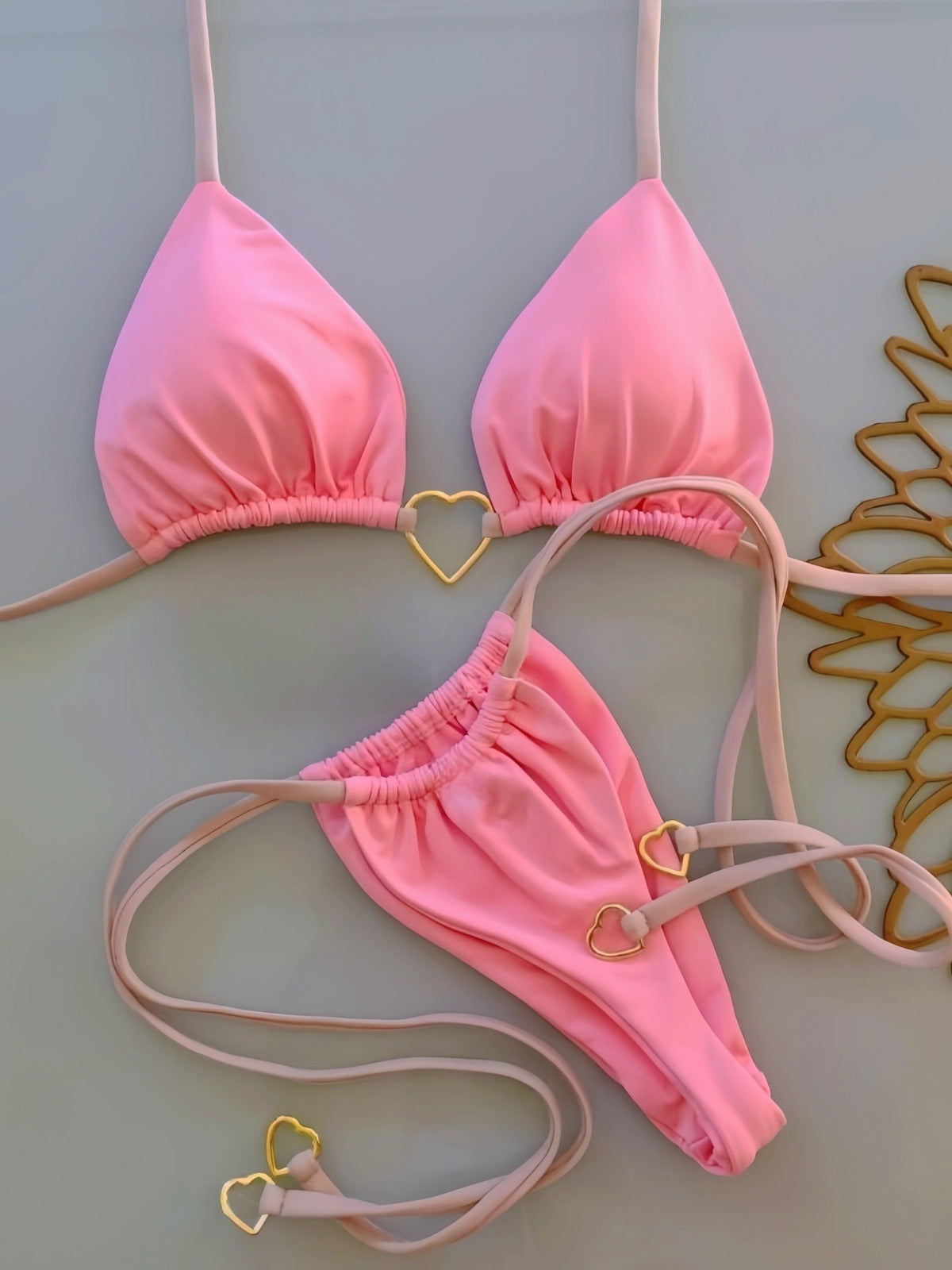 Bikini sexy de color sólido con cuello halter y hebilla de amor para mujer