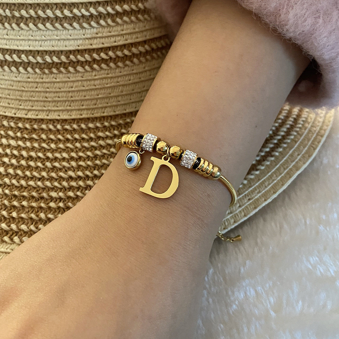 Pulsera de cuentas de acero inoxidable con alfabeto de moda
