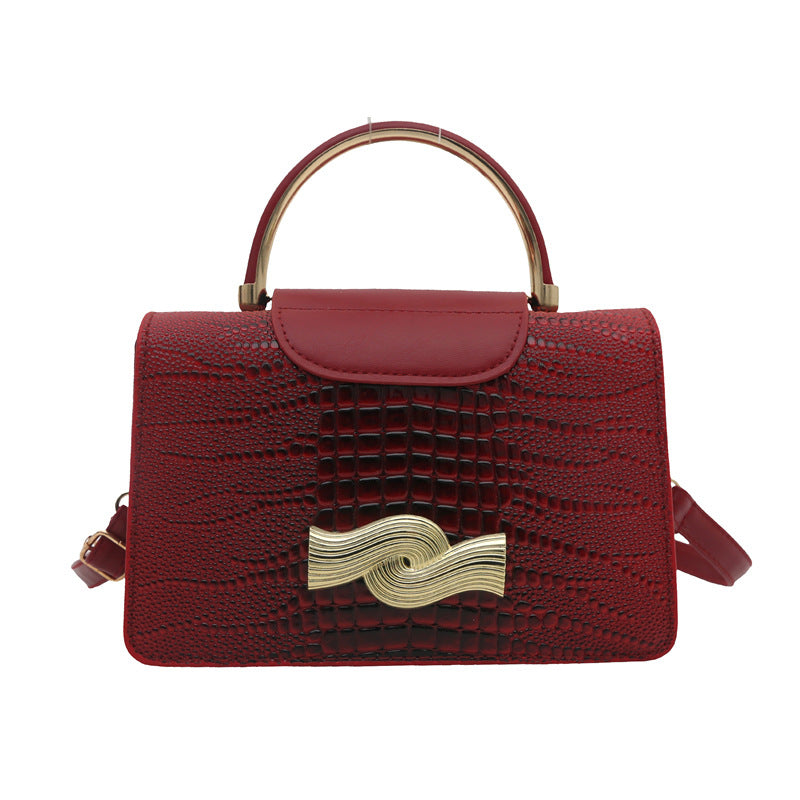 Bolso de piel de cocodrilo con hebilla de metal en color liso para mujer