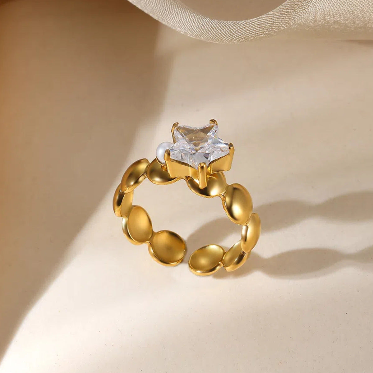 Anillo de amor con estrella de acero y titanio exagerado para mujer