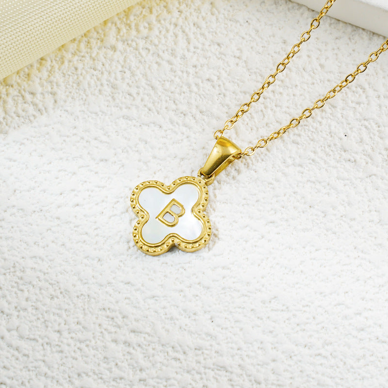 Collar de fritillaria blanca y negra con 26 letras de trébol de moda