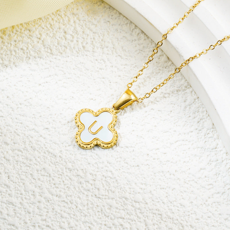 Collar de fritillaria blanca y negra con 26 letras de trébol de moda