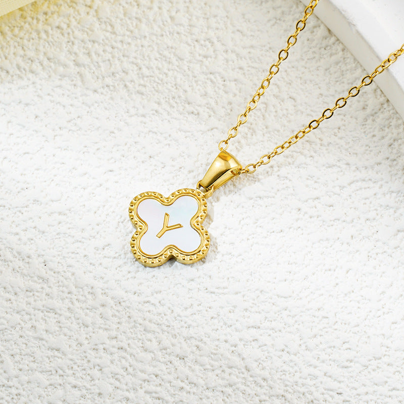 Collar de fritillaria blanca y negra con 26 letras de trébol de moda