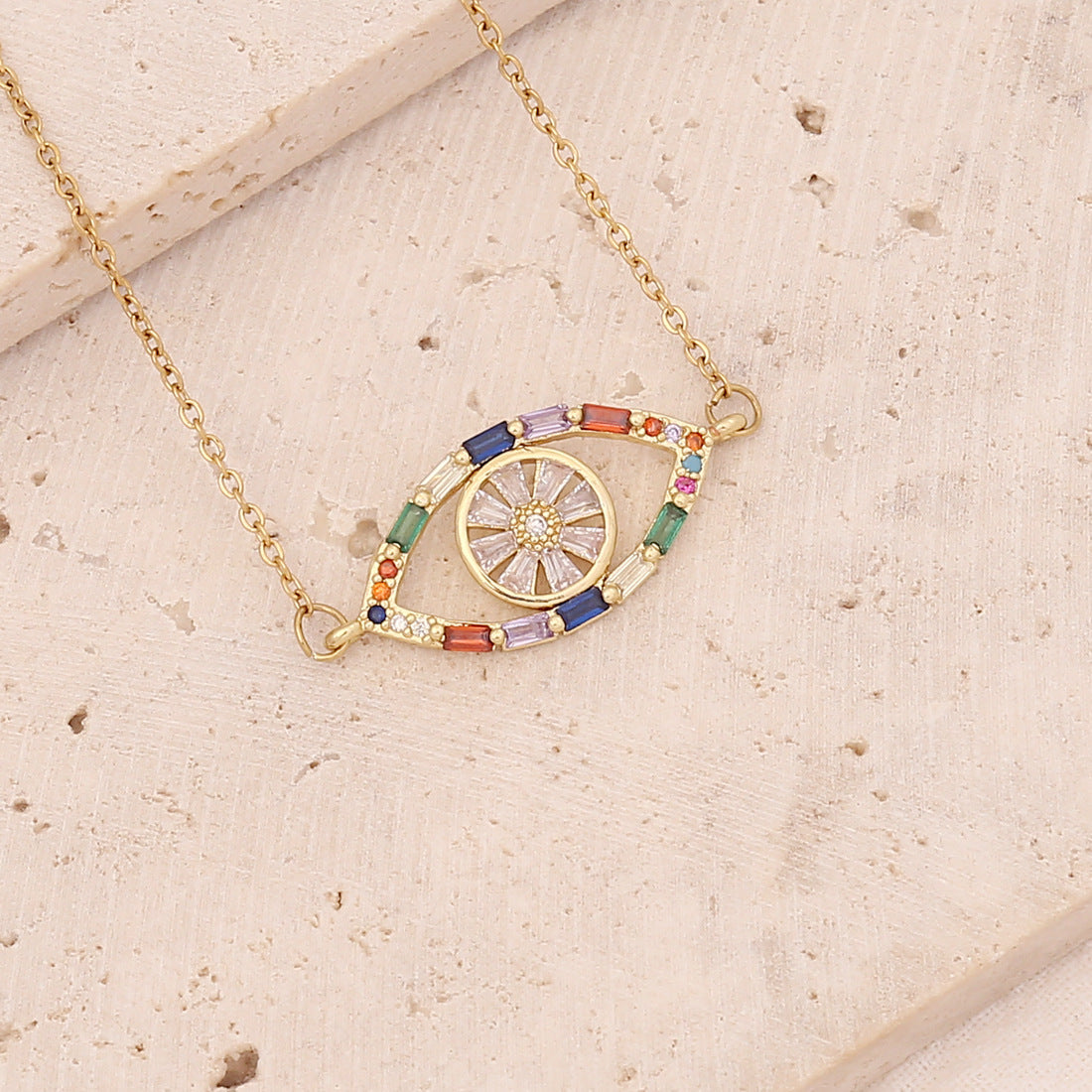 Collar con colgante de ojo malvado de circonita exquisita para mujer