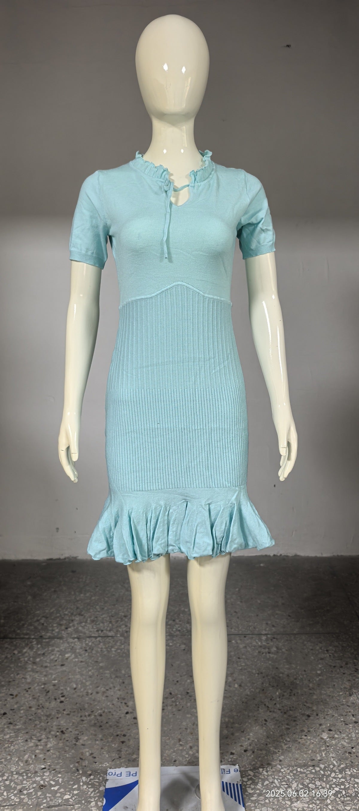 Robe élégante à volants de couleur unie pour femmes