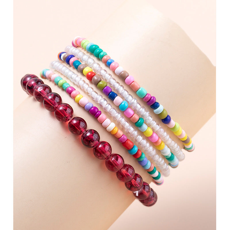 Conjunto de pulseras en capas con minicuentas multicolores bohemias