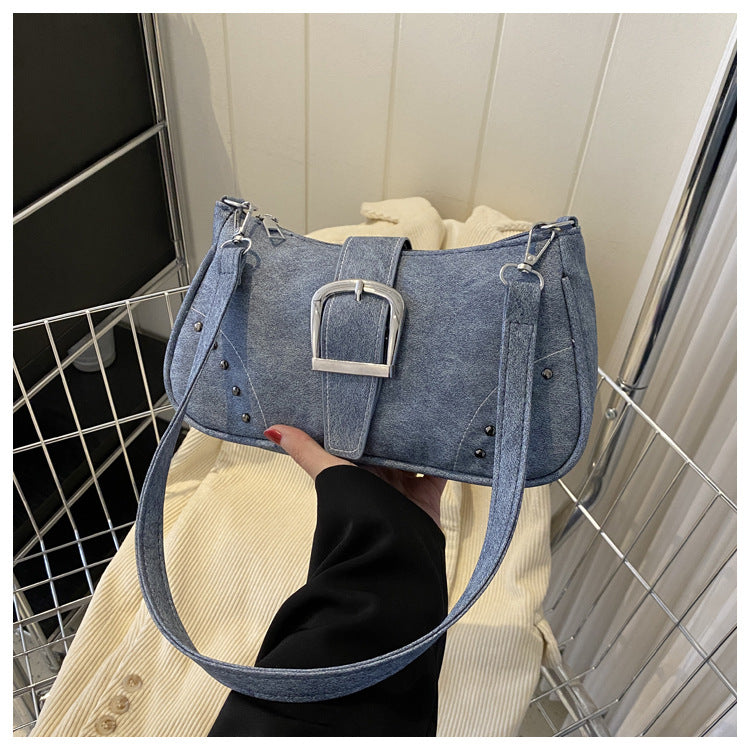 Bolso sencillo de moda con remaches para debajo del brazo