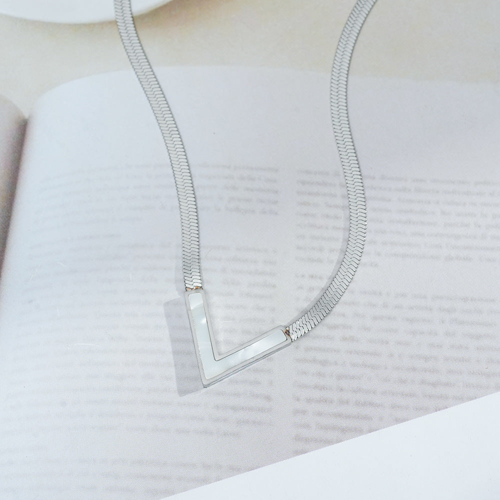 Collier en V en acier titane pour femme