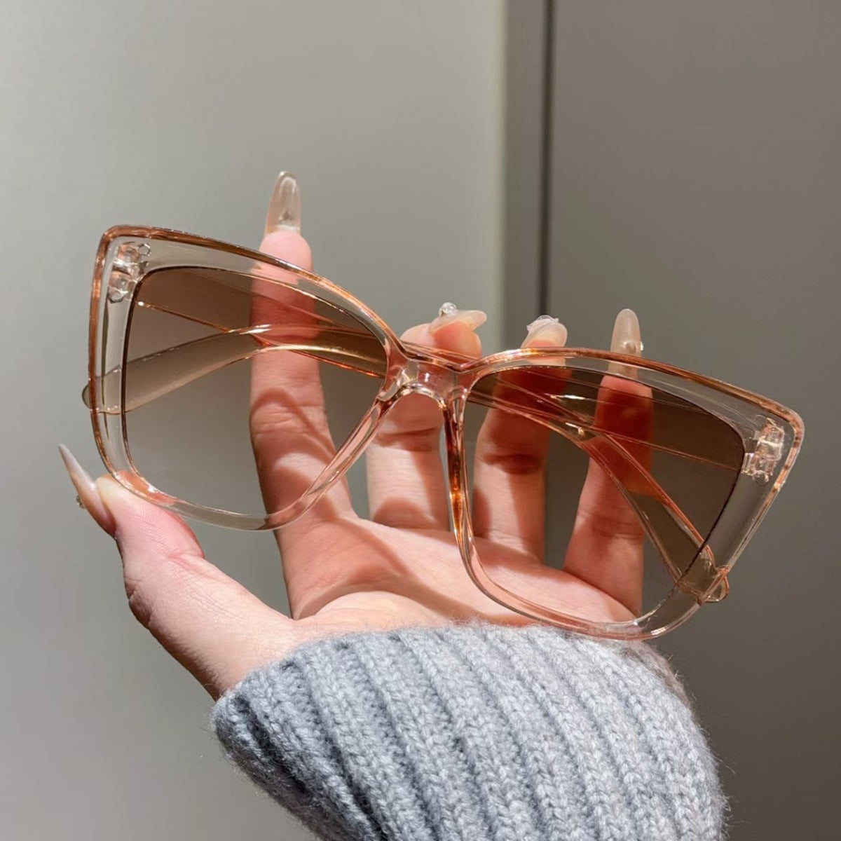 Gafas de sol de ojo de gato con montura grande y diseño moderno para mujer