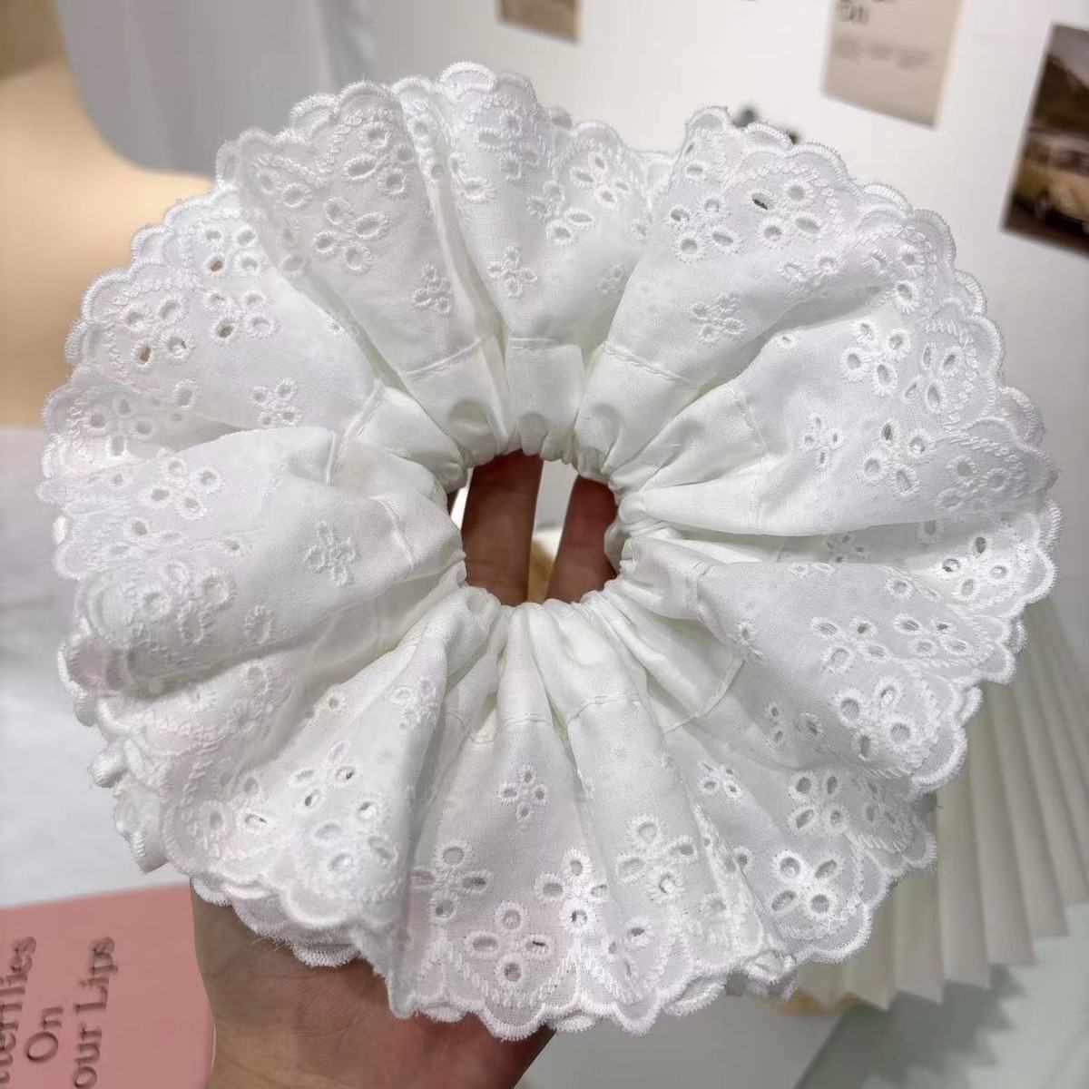 Women Vintage Elegant Lace Large Size Scrunchie