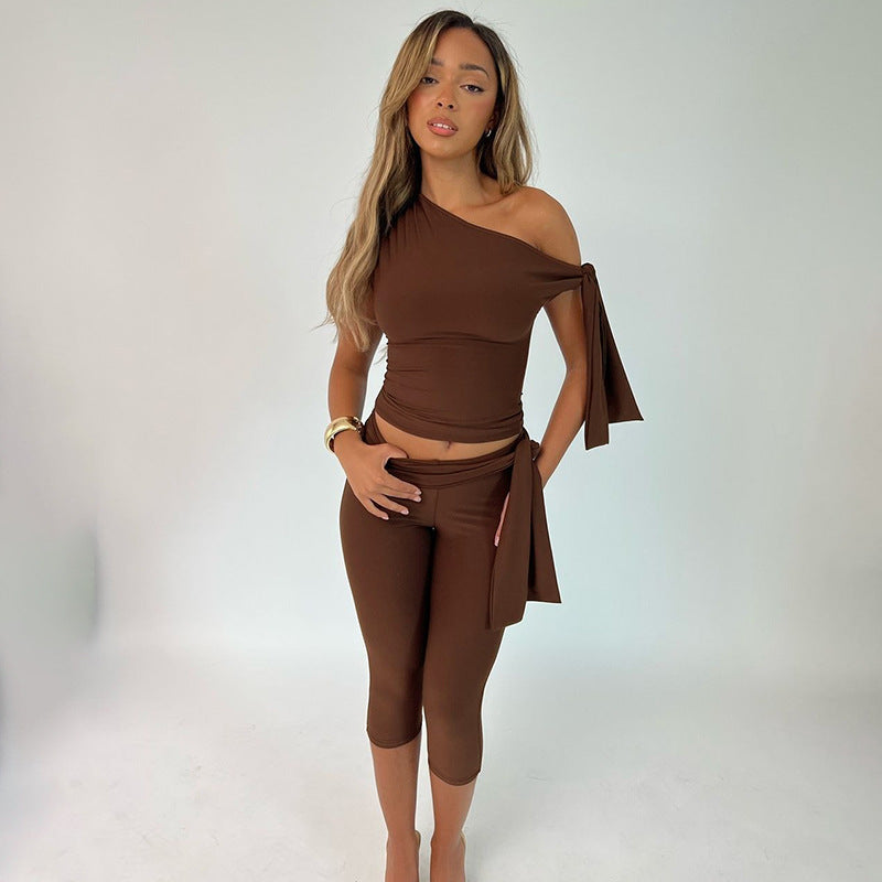 Conjunto de top y pantalones cortos sin mangas de color liso a la moda para mujer