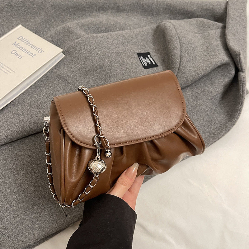 Bolso de hombro con cadena plisada de color liso para chica de moda