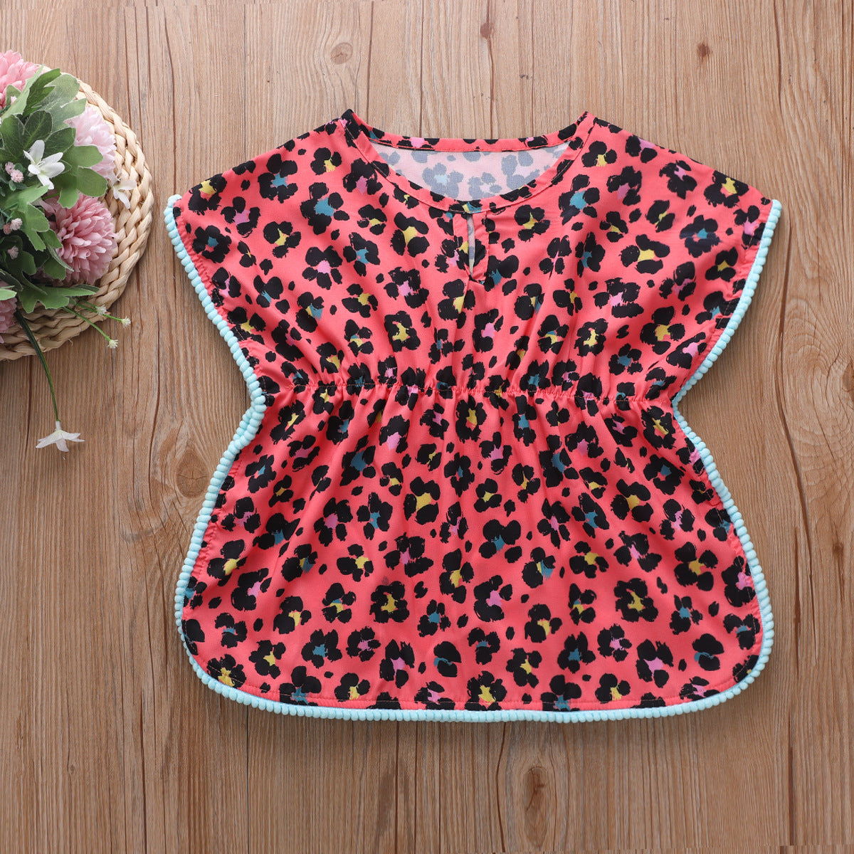 Blusa playera con borlas y pompones para niñas pequeñas