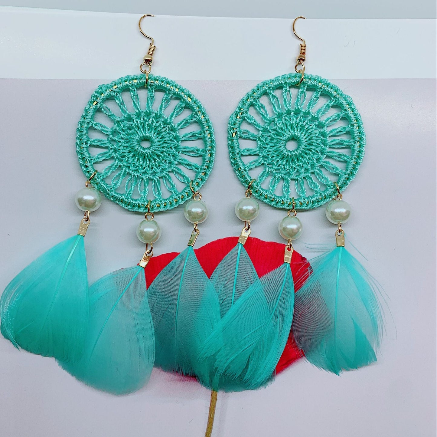 Pendientes colgantes trenzados con plumas huecas de Bohemia