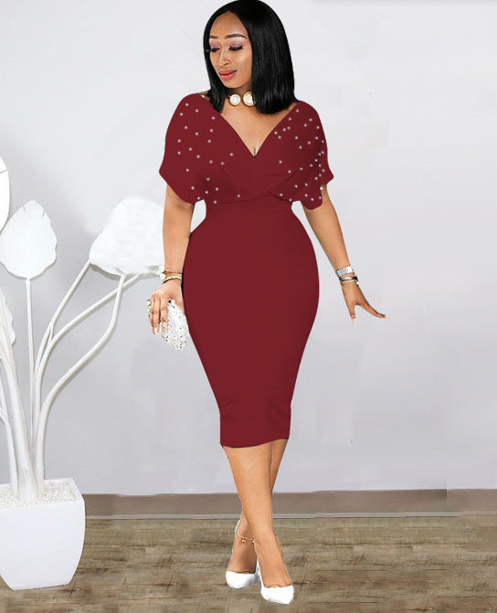 Elegante vestido midi con escote en V y cuentas de color liso