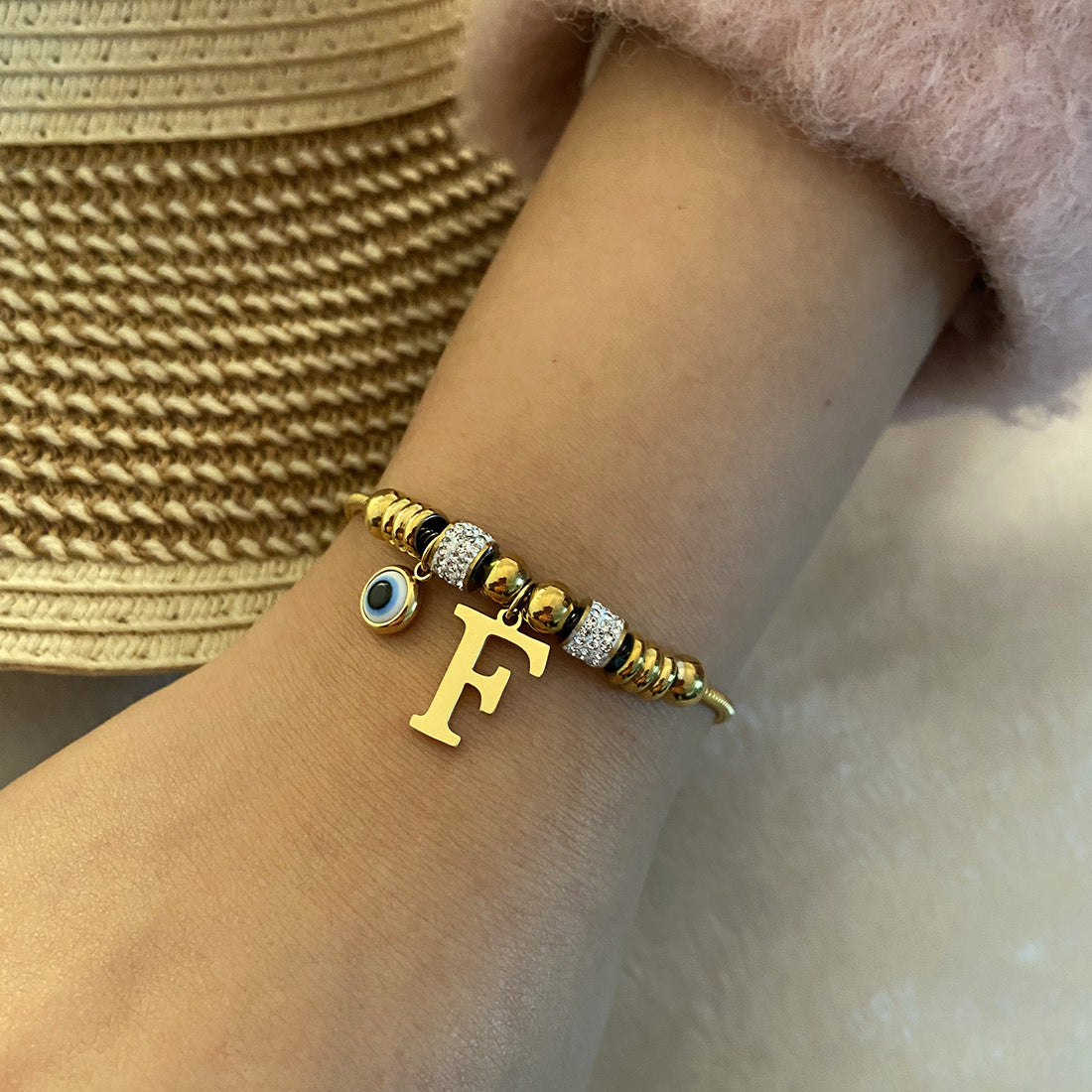 Pulsera de cuentas de acero inoxidable con alfabeto de moda