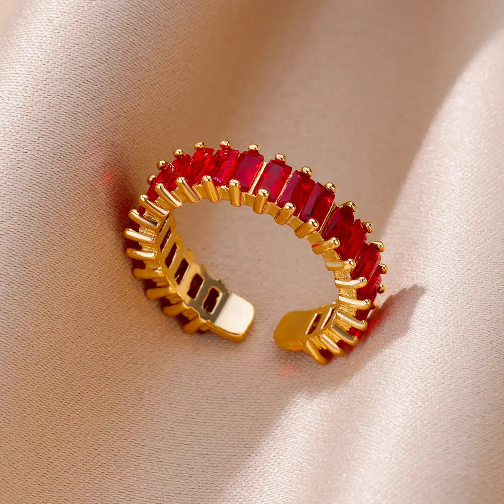 Elegante anillo de circonitas en oro de 18 quilates para mujer