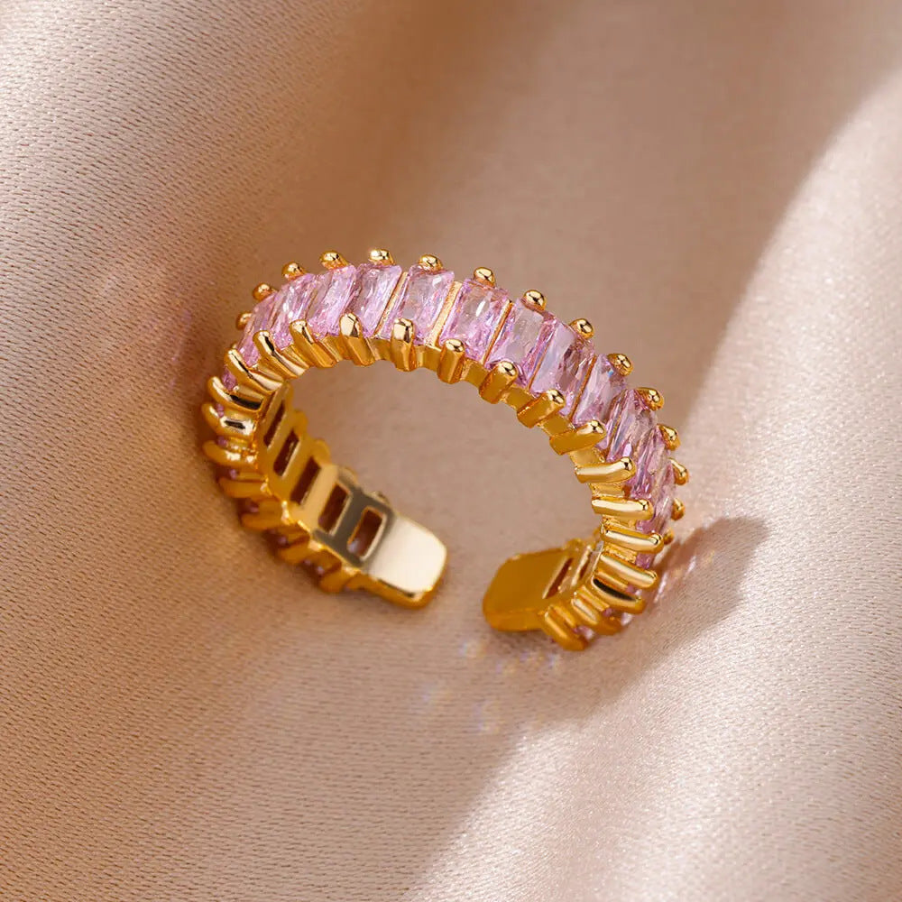 Elegante anillo de circonitas en oro de 18 quilates para mujer
