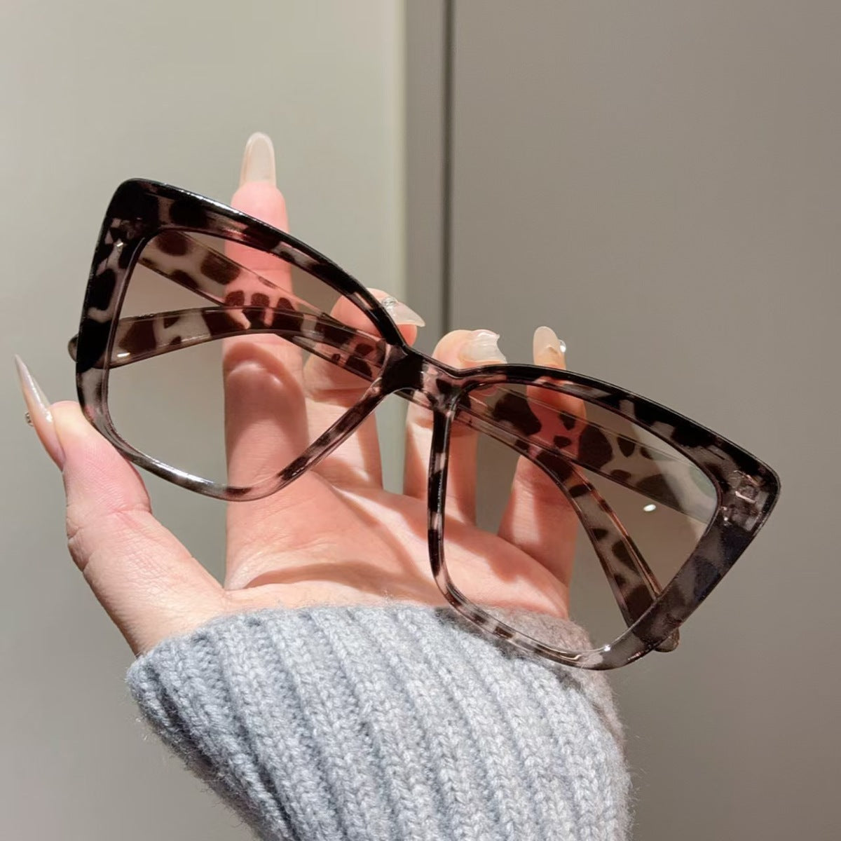 Gafas de sol de ojo de gato con montura grande y diseño moderno para mujer