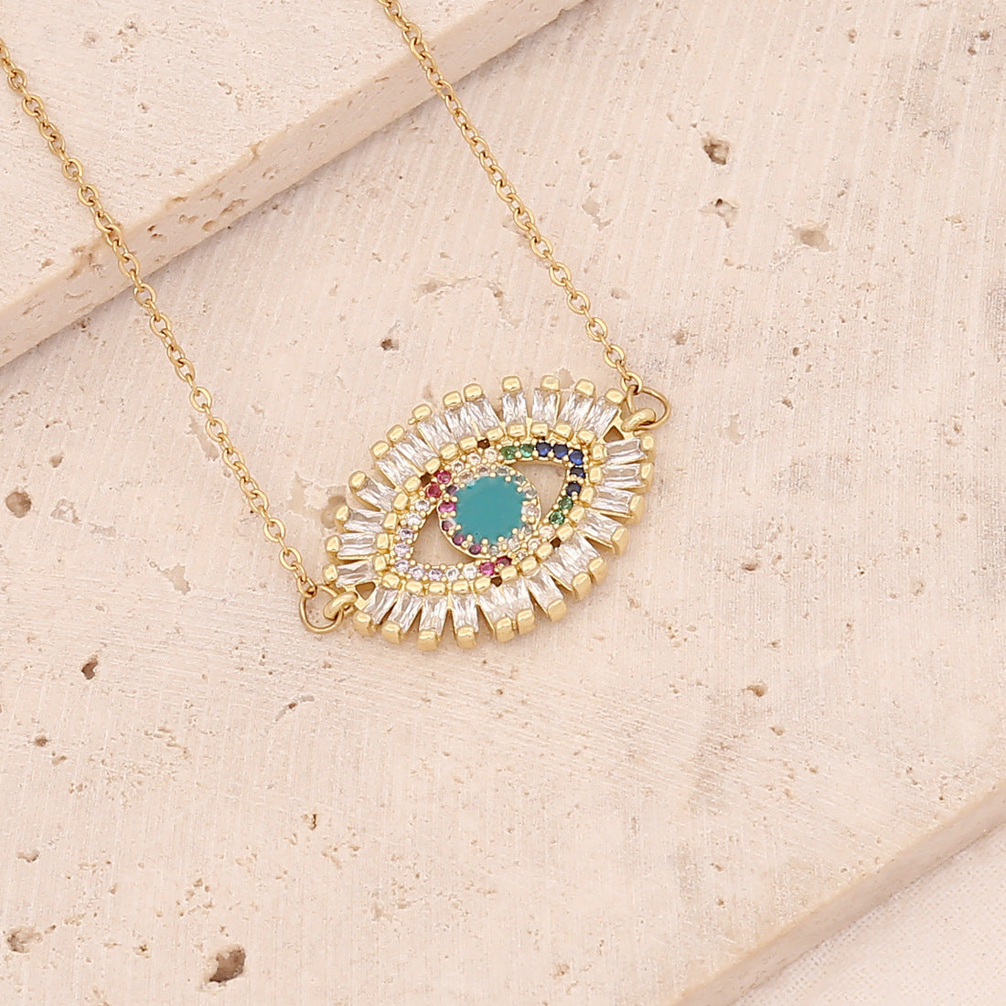 Collar con colgante de ojo malvado de circonita exquisita para mujer