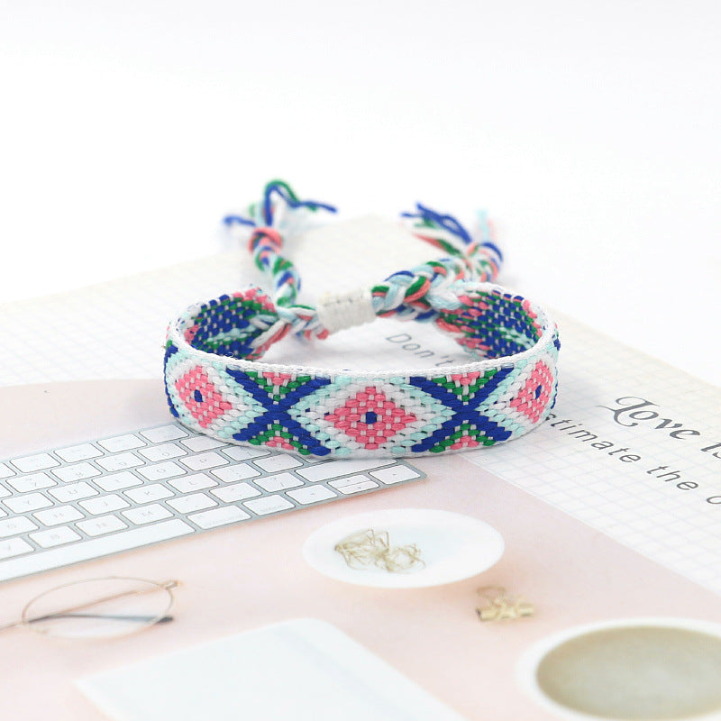 Pulsera bohemia vintage tejida a mano con bordado