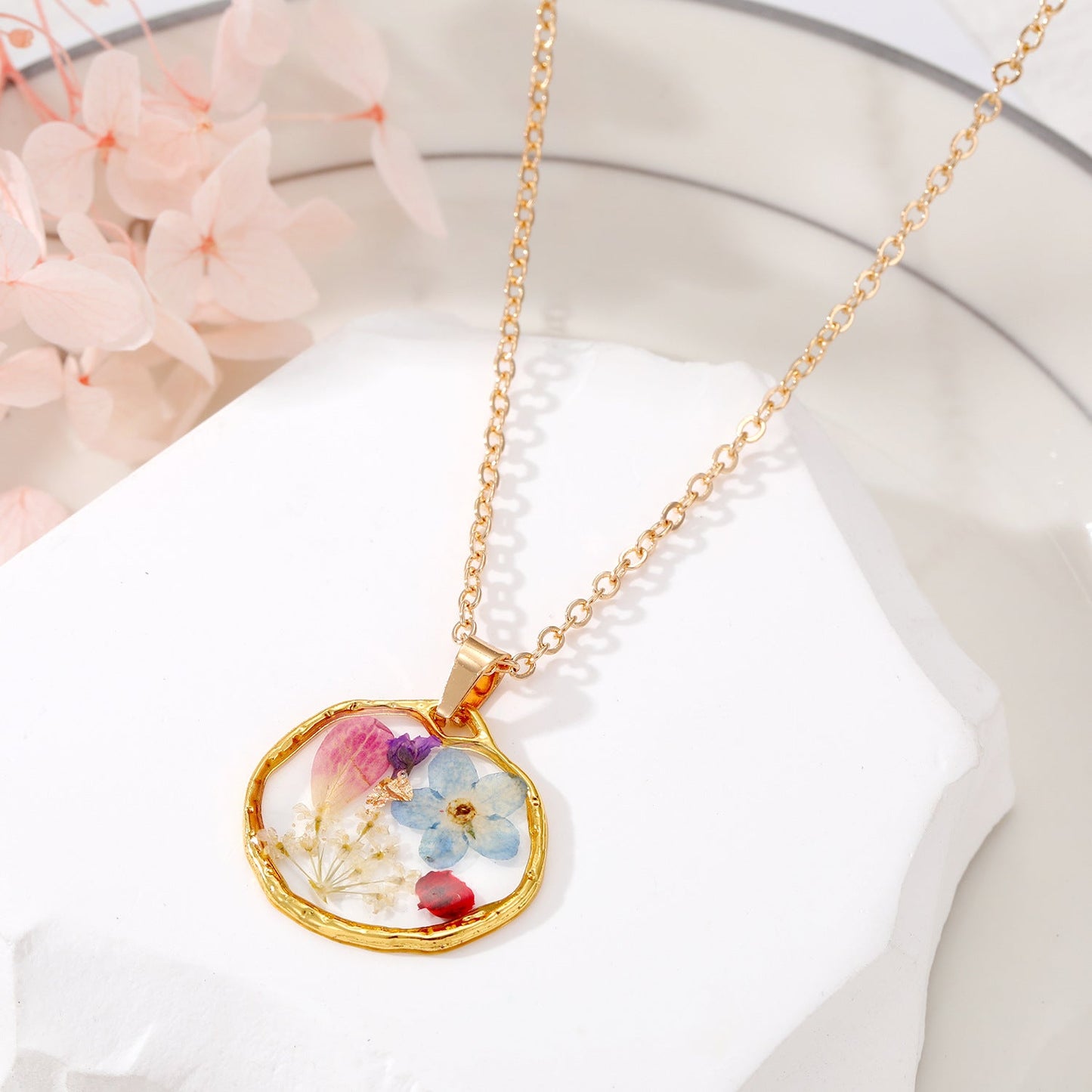 Collier pendentif bohème en fleurs séchées naturelles
