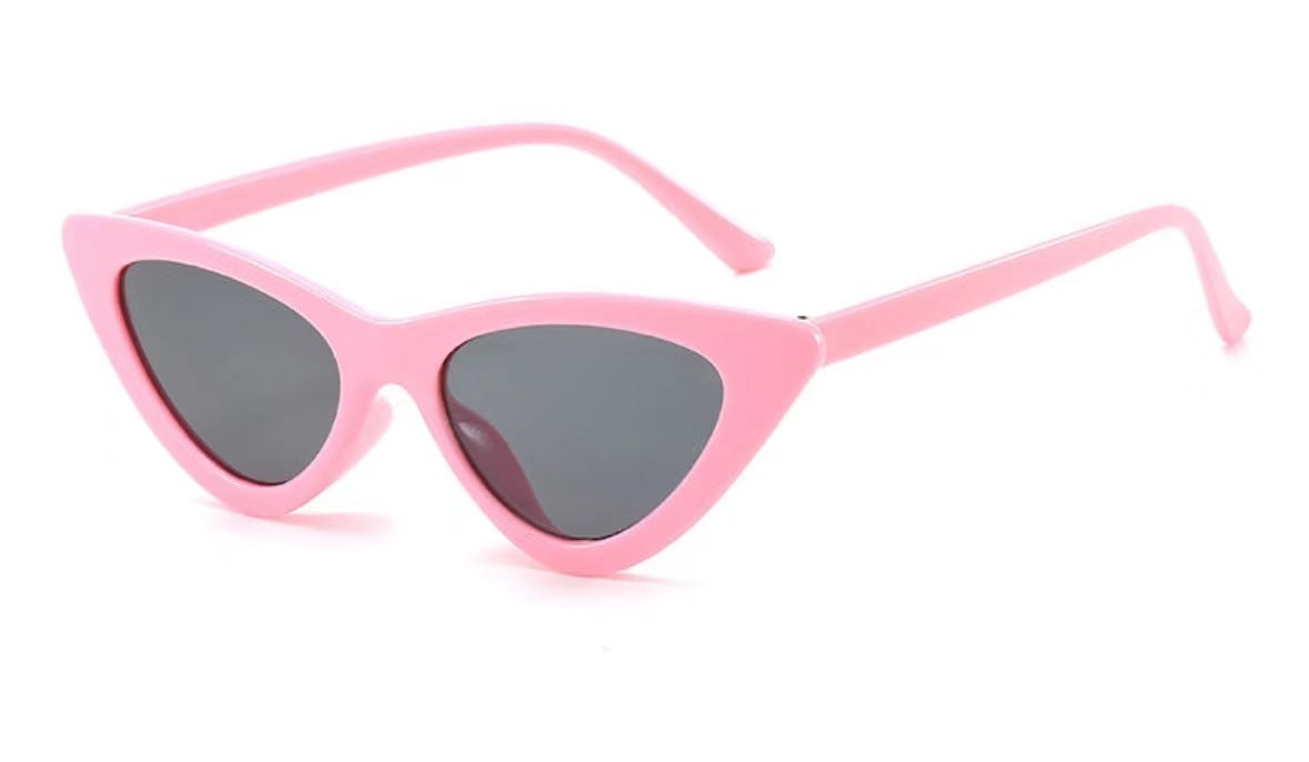 Gafas de sol retro con montura triangular pequeña y materiales de PC y CA
