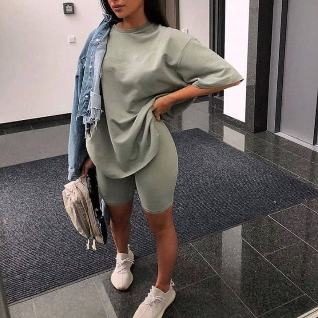 Conjunto informal de top y pantalones cortos de manga corta de color liso para mujer