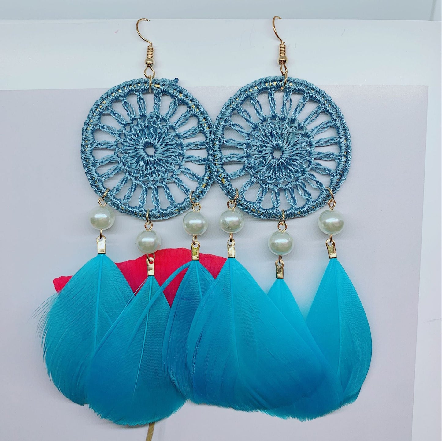 Pendientes colgantes trenzados con plumas huecas de Bohemia