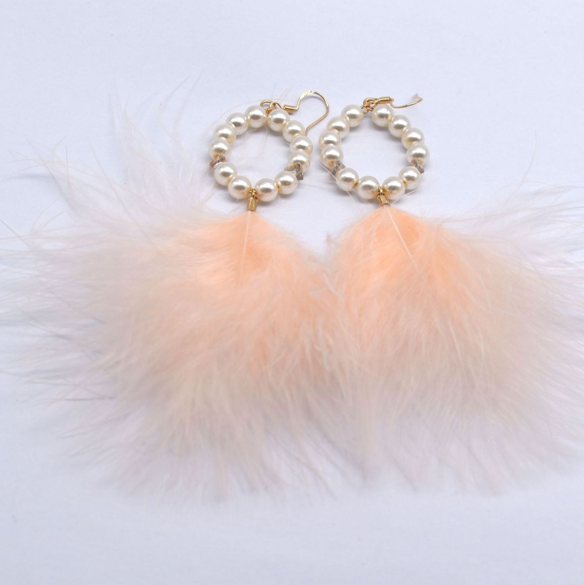 Pendientes de perlas de peluche con plumas bohemias para mujer