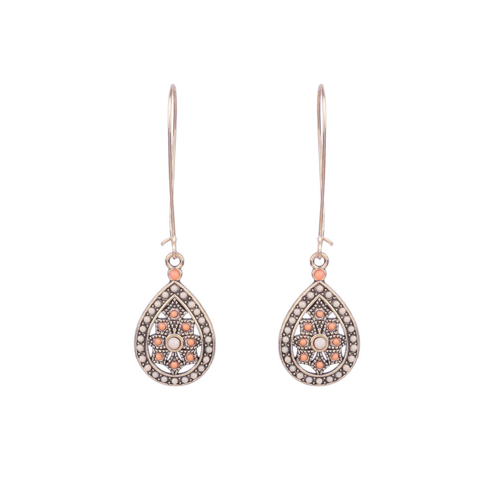 Boucles d'oreilles à pompons créatives de style ethnique bohème rétro