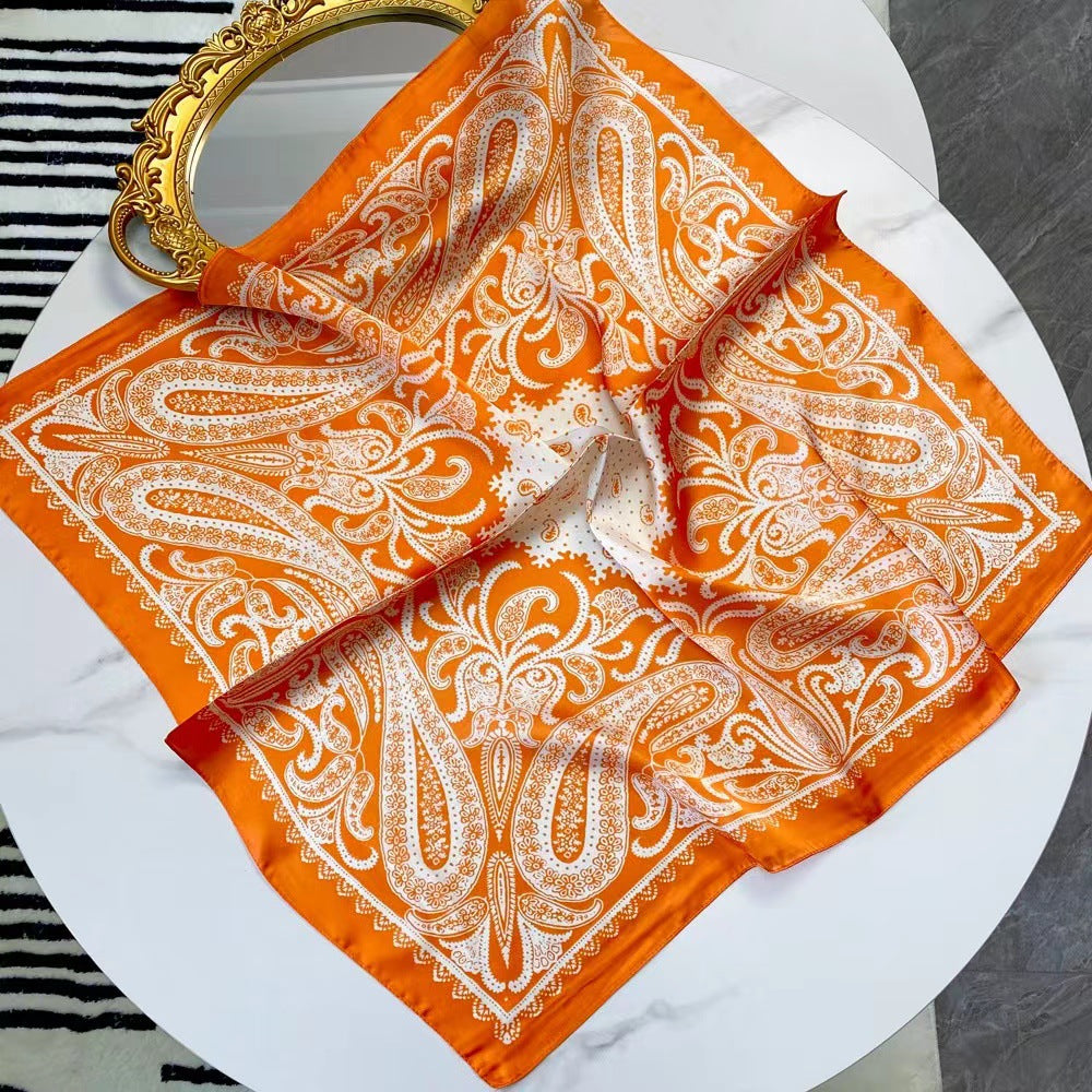 Petit foulard carré d'été en soie 70 x 70