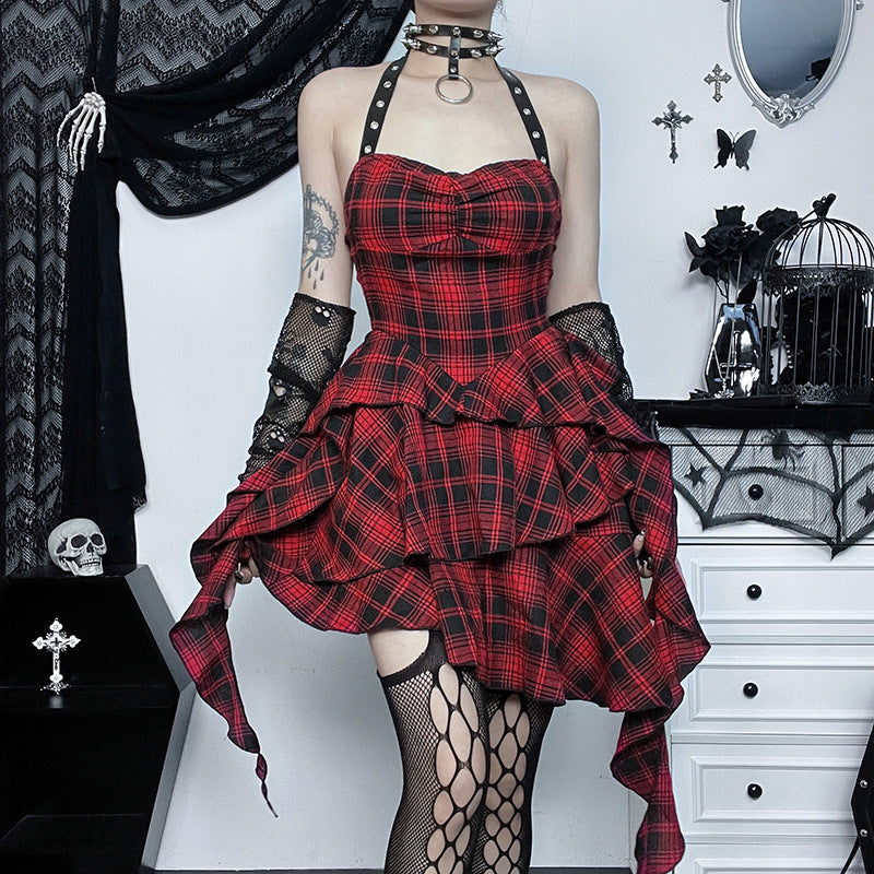 Robe sexy gothique à volants irréguliers et à carreaux rouges, col licou