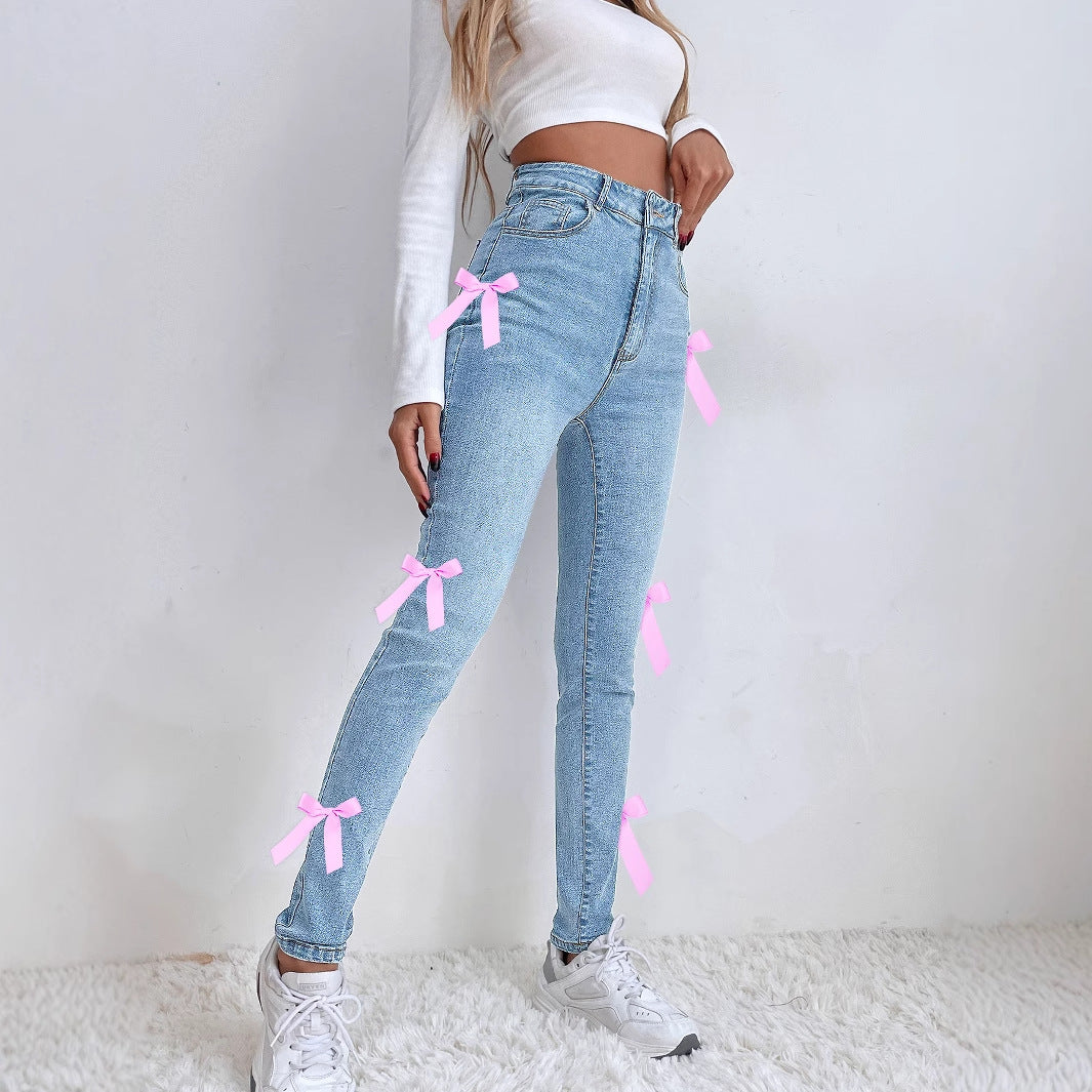 Jean moulant extensible à nœud latéral créatif pour femme