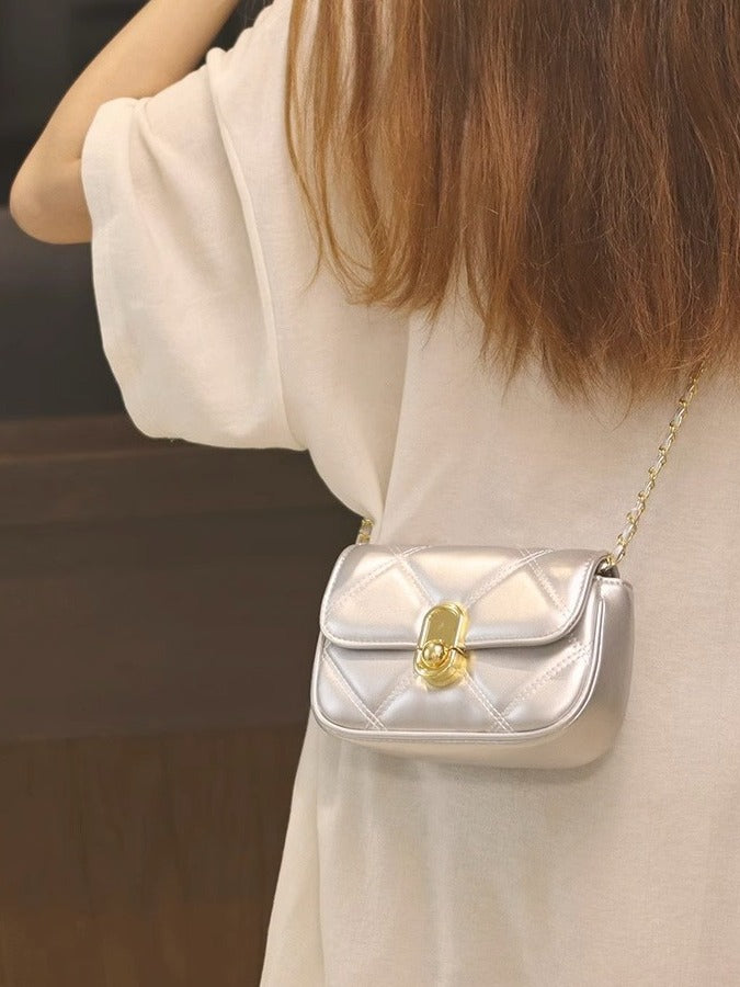 Mini bolso bandolera cuadrado con cadena abatible de moda