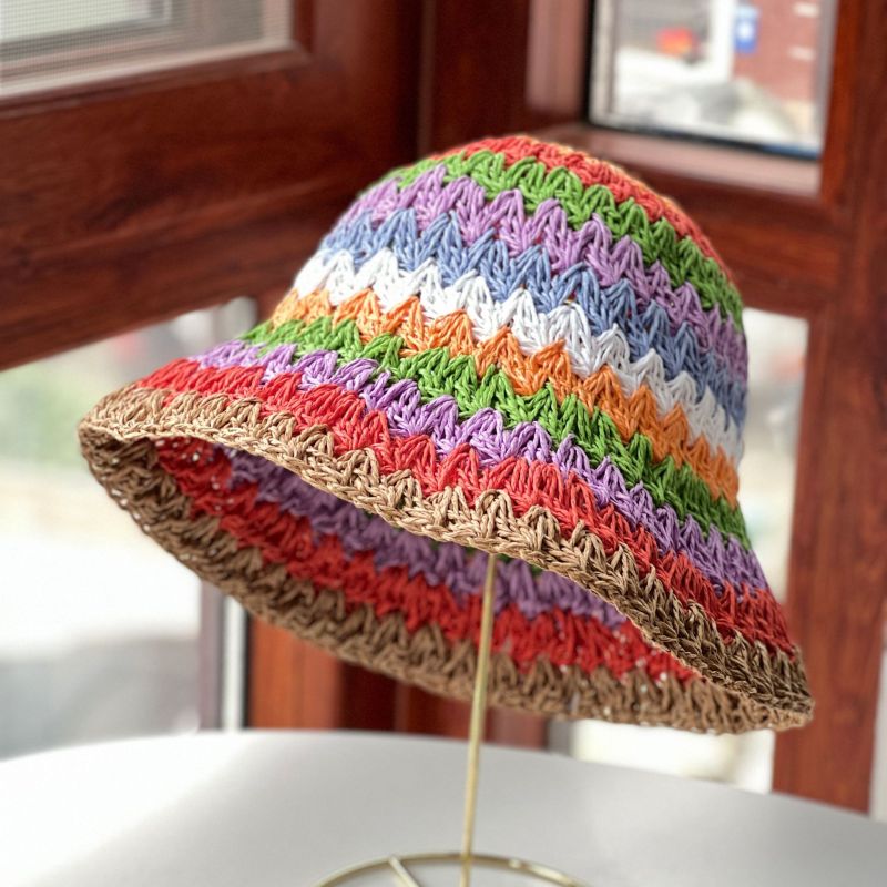 Sombrero de pescador tejido de paja arcoíris de moda para mujer