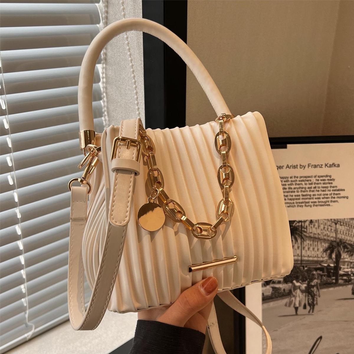 Sac à main seau plissé décontracté de couleur unie pour femme avec chaîne en métal