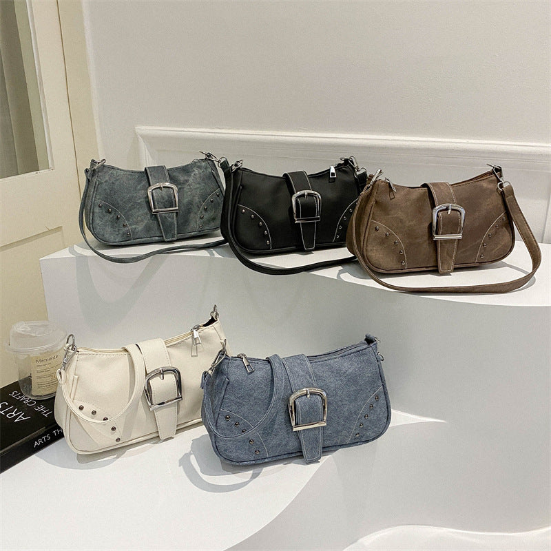 Bolso sencillo de moda con remaches para debajo del brazo