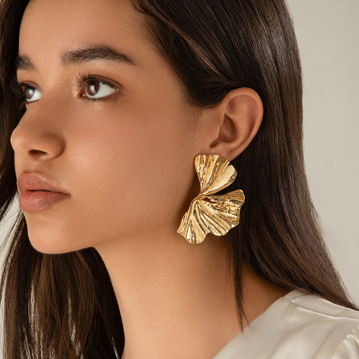 Women Fashion Exaggerated Metal Ginkgo Leaf Shellfish Earrings - Trendy Flower Style