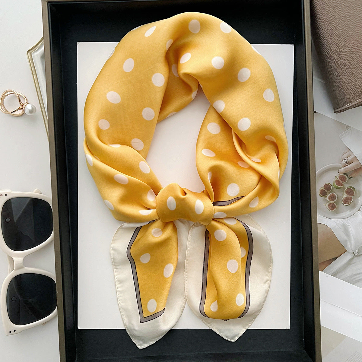 Bufanda de seda cuadrada pequeña con lunares y ondas sencillas a la moda para mujer