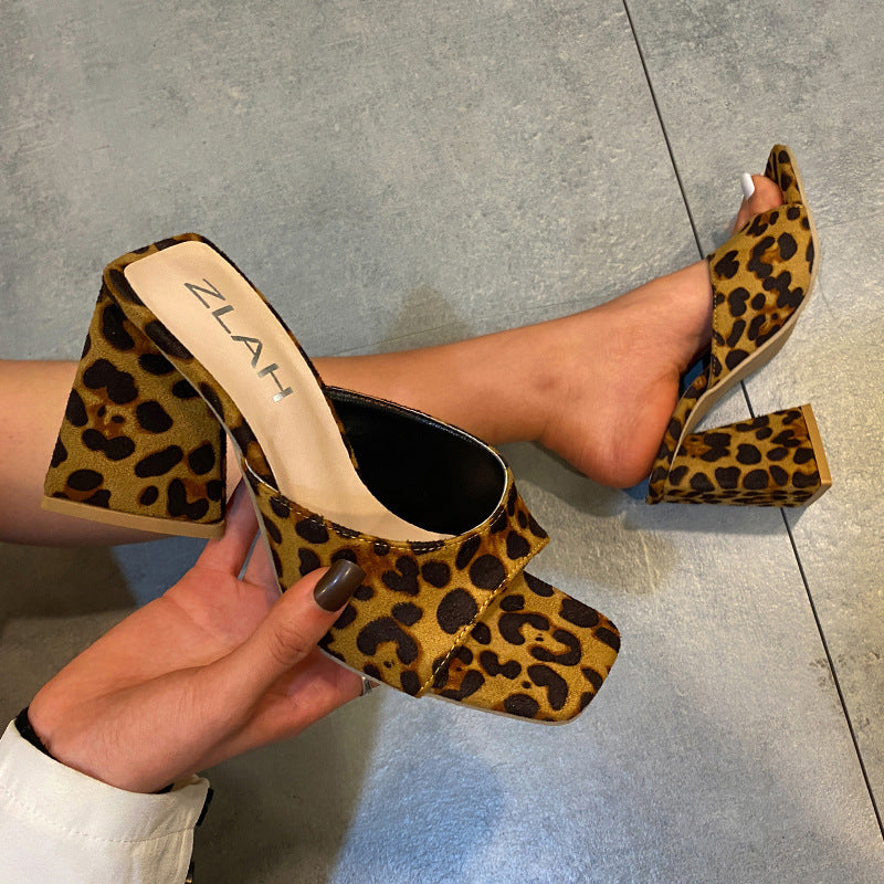 Talons compensés carrés à imprimé léopard tendance