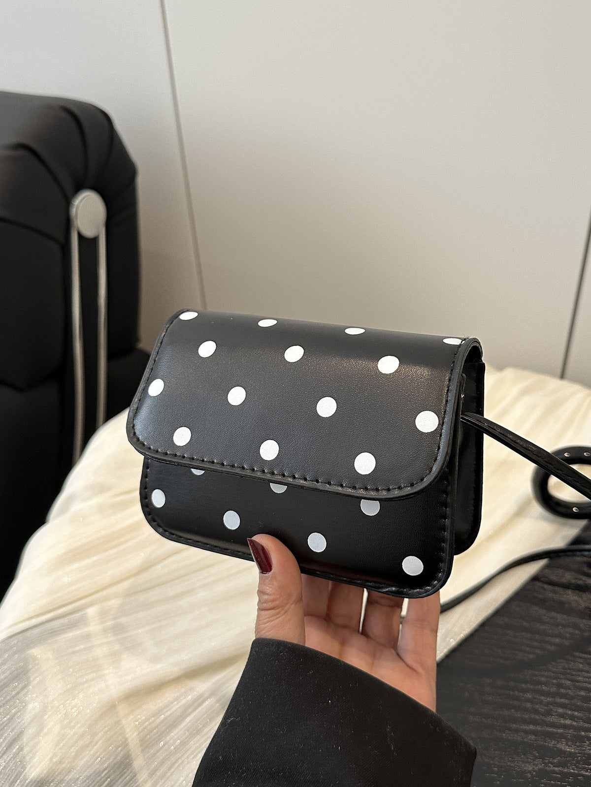 Bolso bandolera con estampado de lunares de color liso para mujer