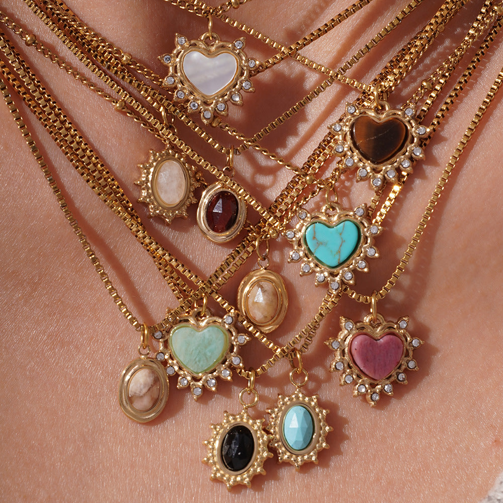 Collar sencillo de acero y titanio con piedras naturales y diseño de amor para mujer